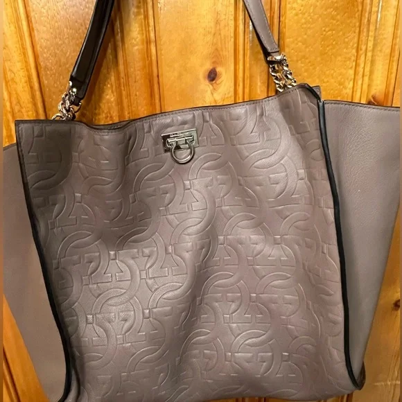 Ferragamo bag - Picture 8 of 11